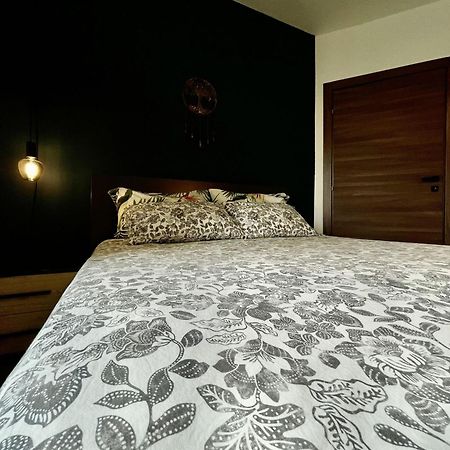 Airport Accommodation Bedroom With Bathroom Self Check In And Self Check Out Air-Condition Included Mqabba Kültér fotó