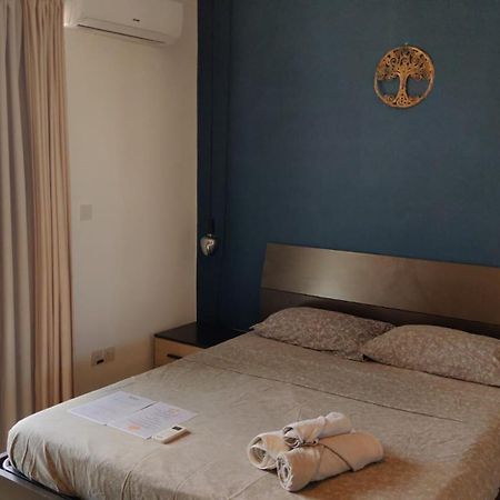 Airport Accommodation Bedroom With Bathroom Self Check In And Self Check Out Air-Condition Included Mqabba Kültér fotó