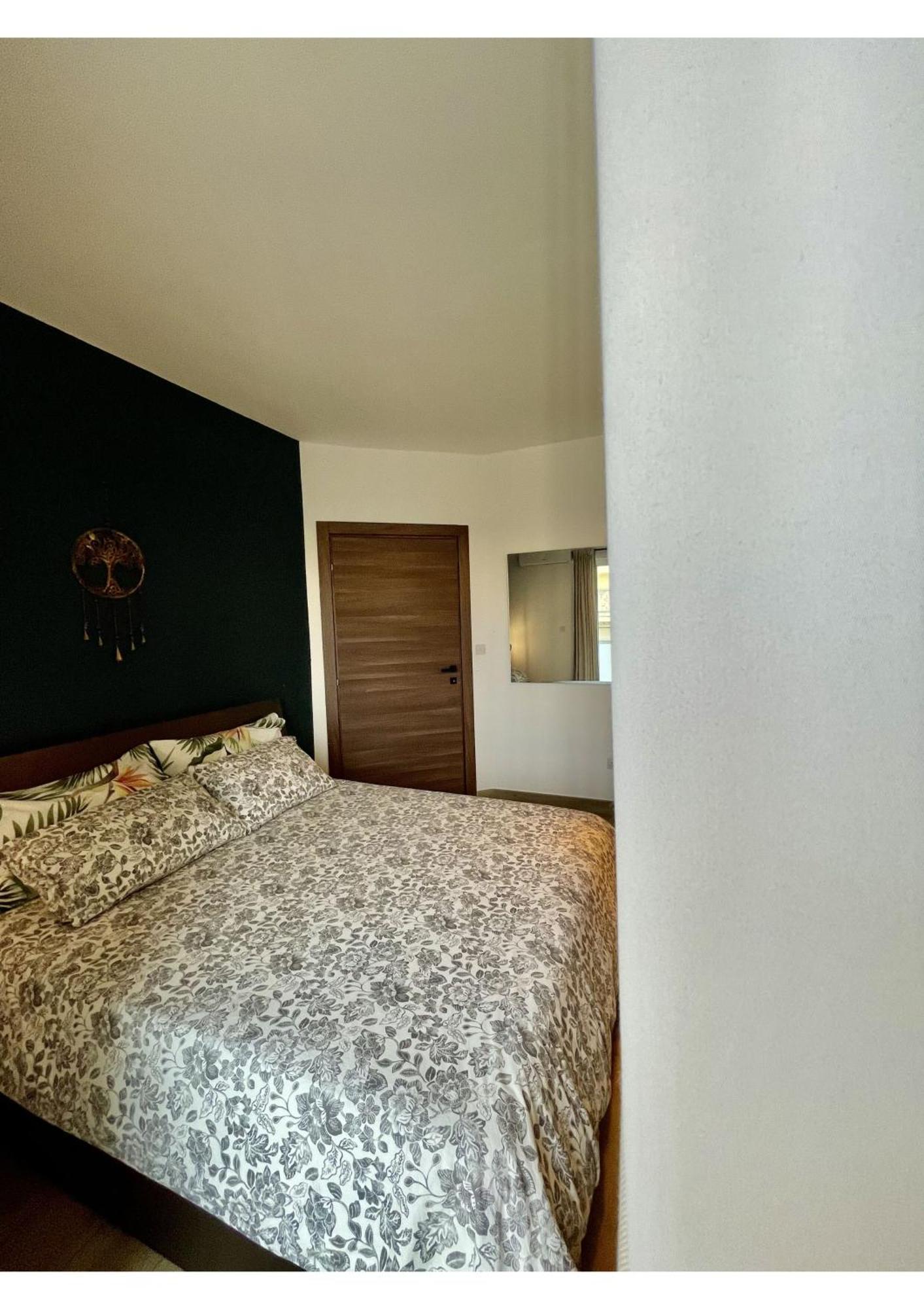 Airport Accommodation Bedroom With Bathroom Self Check In And Self Check Out Air-Condition Included Mqabba Kültér fotó