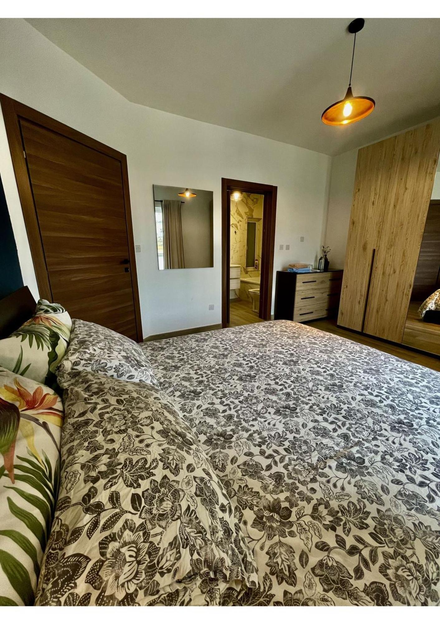Airport Accommodation Bedroom With Bathroom Self Check In And Self Check Out Air-Condition Included Mqabba Kültér fotó